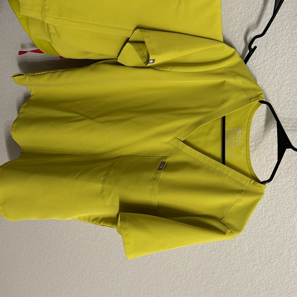 FIGS Women's Scrub Set in Chartreuse Yellow - Picture 3 of 5